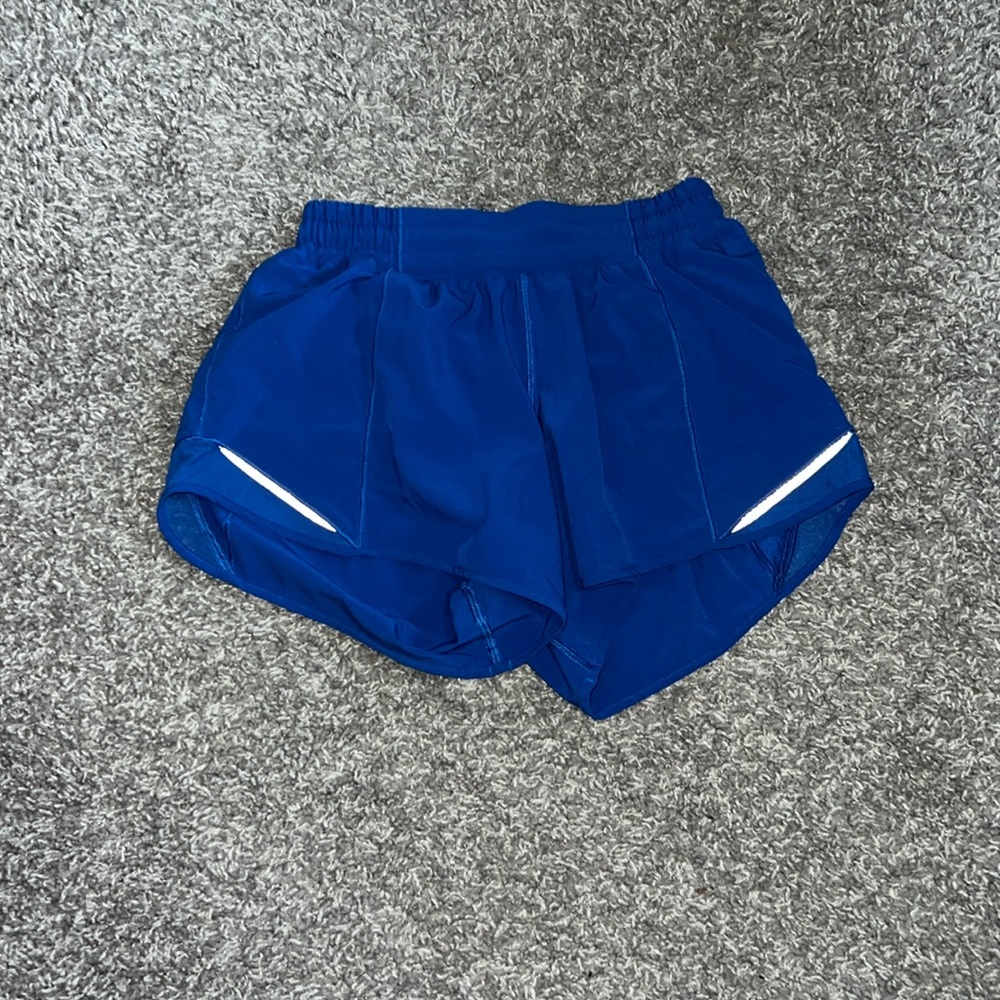 Low rise lululemon Hotty Hot 4”